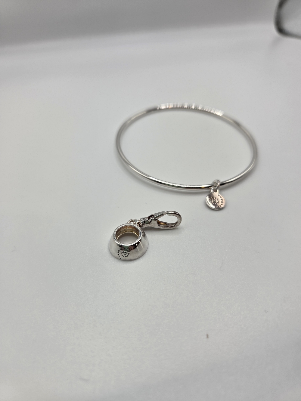Kameleon Bangle Bracelet With Detachable Pop Holder - Picture 4 of 6